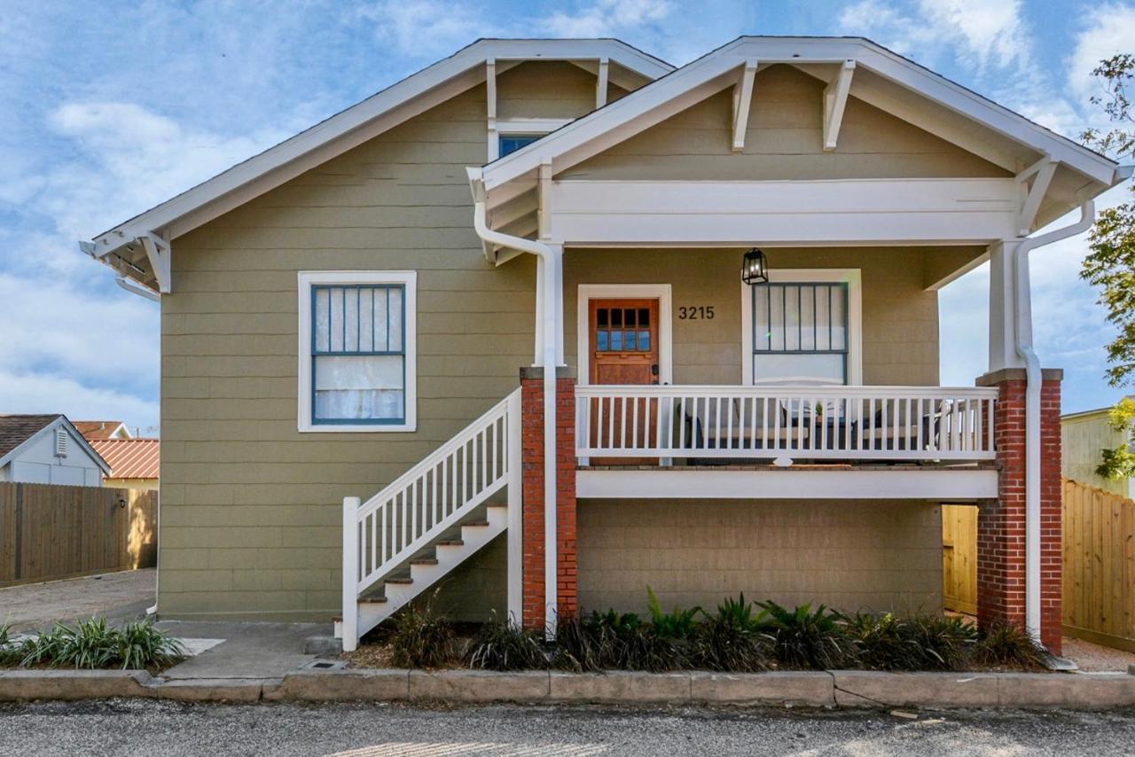 Coastal Craftsman- Walk To Beach & Pleasure Pier- As Seen On 'Restoring Galveston' Ngoại thất bức ảnh